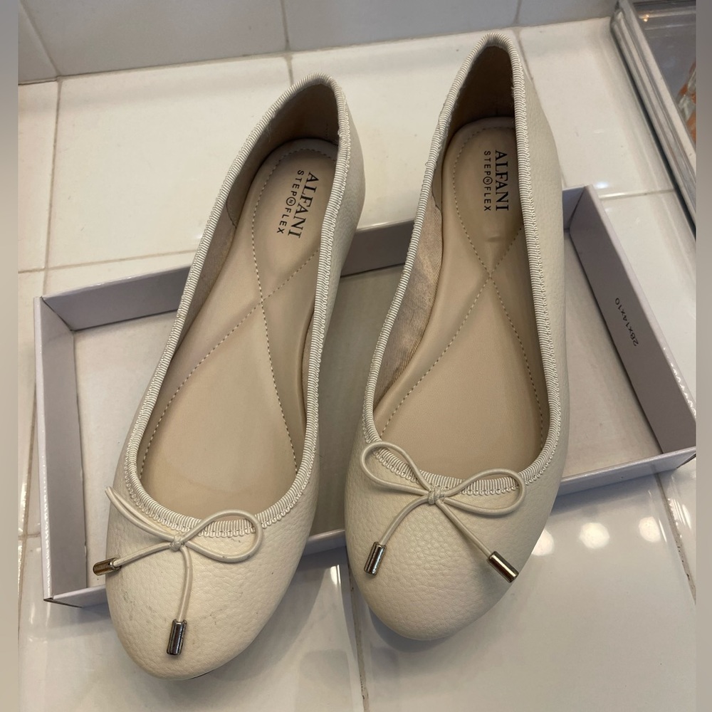 Women Alfani Flats